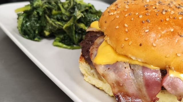 Bacon cheeseburger - Cooking - Officina della Pasta, Rome