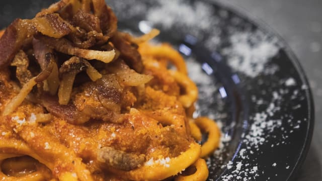 Strozzapreti romani all amatriciana - Cooking - Officina della Pasta, Rome