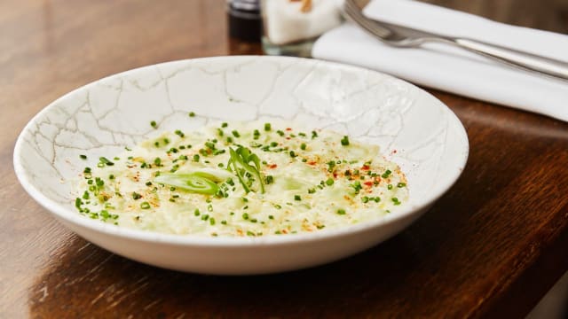 Ravioles de royans crème au Porto blanc et huile de truffe blanche - L'Ardoise du XV, Paris