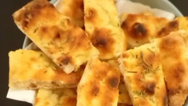 Focaccia olio sale e rosmarino - OVO, Pesaro