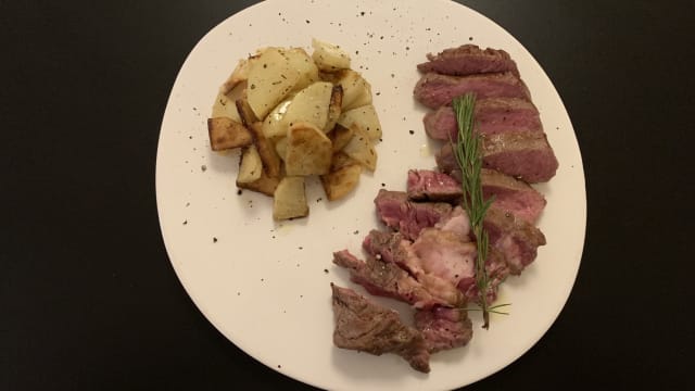 Tagliata di scottona con patate - OVO, Pesaro