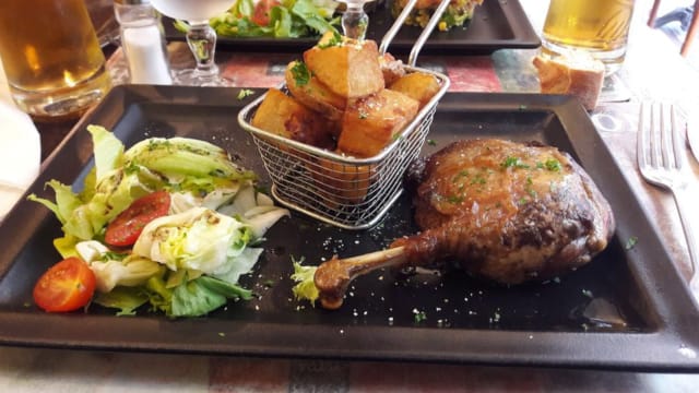 Confit de Canard Pommes Sautées  - La Taverne de l'Olympia, Paris