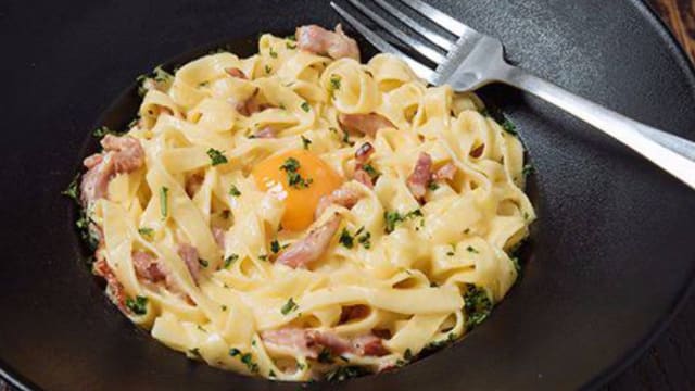 Tagliatelles Carbonara - La Taverne de l'Olympia, Paris