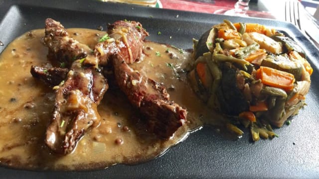 Onglet de veau sauce poivre - La Taverne de l'Olympia, Paris