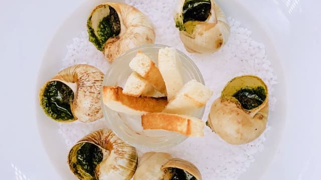 Six Escargots de Bourgogne Sauvages - Le Petit Marcel, Paris