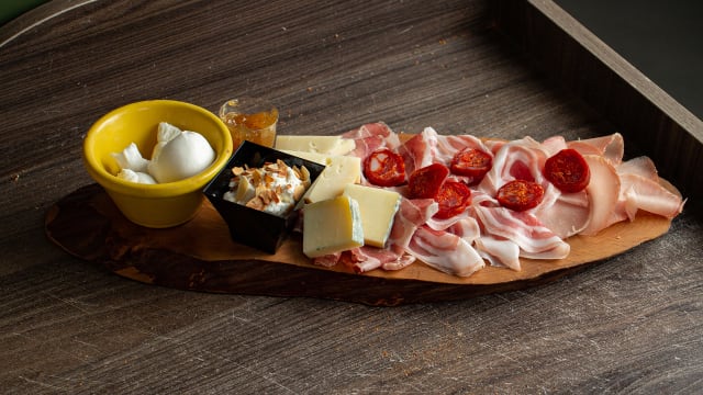 Tagliere di salumi (2 persone) - Galleria Risto Lounge Coffee Matera