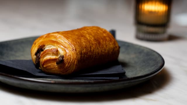 Pain au chocolat  - Petit Lou Brasserie