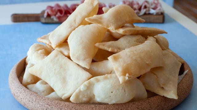 La frisella di gnocco fritto con tagliatelle di seppia, guanciale croccante e sfoglia di pecorino - Locanda Vecchiacanala Bistrot, Ravenna