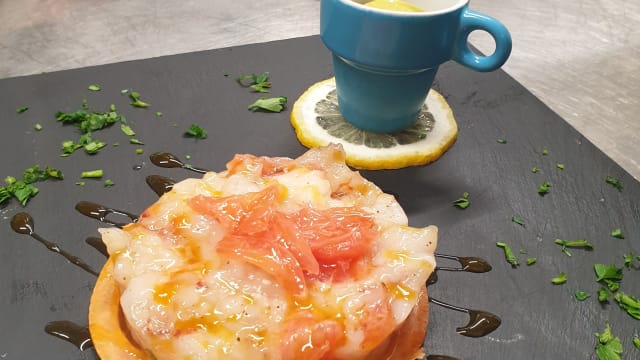 La tartare di salmone con salsa di avocado e arance candite  - Locanda Vecchiacanala Bistrot