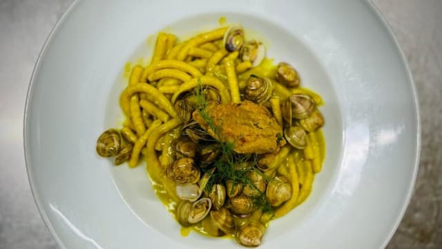 I passatelli asciutti con vongole, crema di ceci e spolverata di fossa - Locanda Vecchiacanala Bistrot