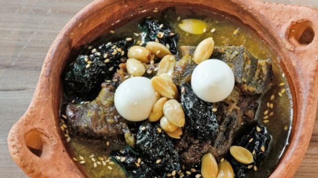 Tajine de ternera con ciruelas, almendras - Bo&zin, Barcelona