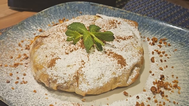 Bastilla de pollo con almendras - Bo&zin, Barcelona