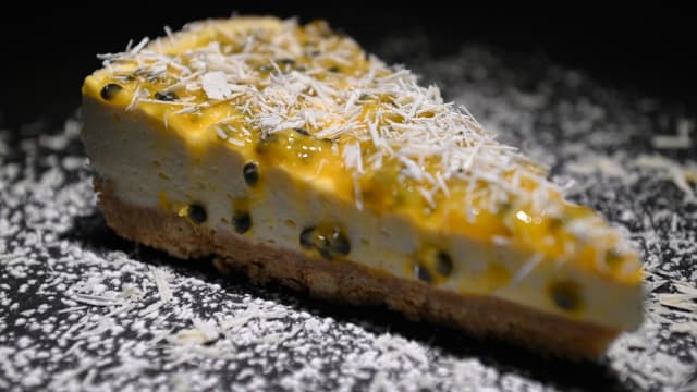 Cheesecake passion fruit, menta e cioccolato bianco - Vaca Loca, Rome