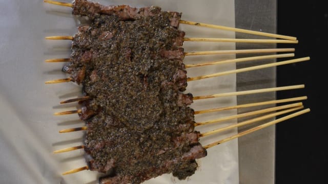 Arrosticini di pecora con tartufo (gr. 30) (l’uno) - L'Arrosticinaro