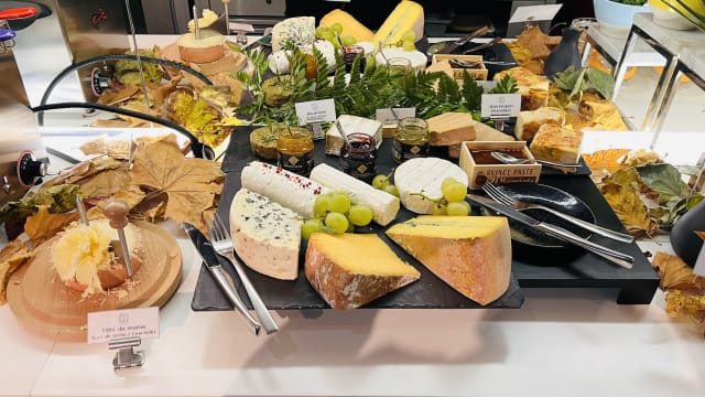 Plateau de fromages au lait  - Bel-Ami Café, Paris