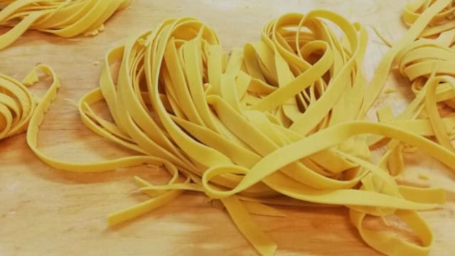 Tagliatelle della nostra tradizione con ragù - Gastronomia Eugubina, Gubbio