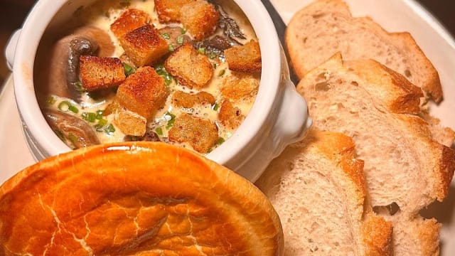 Tourte champignons - Chez les Copains, Carouge