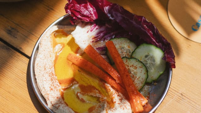 Hummus with vegetables - El Chiringuito de Casa Bonay, Barcelona