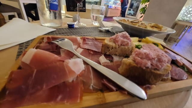 Selezione di salumi del territorio  - Tipyco Ristorante E Degusteria