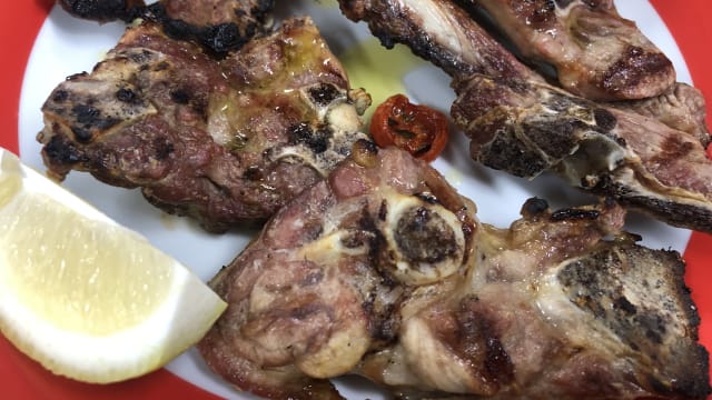 Agnello dei sibillini a  scottadito - Tipyco Ristorante E Degusteria