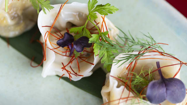 Dumplings végétariens, poire passe crassanne - Kaito, Megève