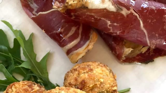 Croquetas de Jamón Ibérico (6 uds) - Croqueteria Focos, Madrid