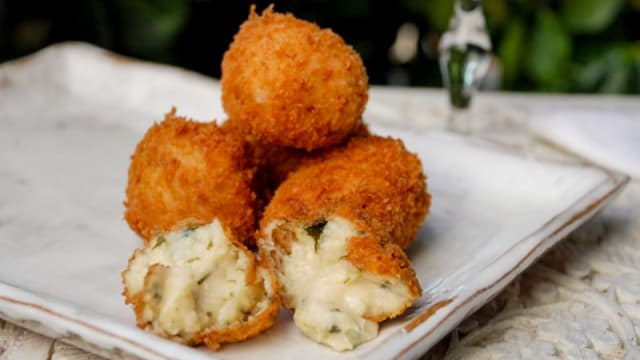 Croqueta de Bacalao (6 uds) - Croqueteria Focos, Madrid