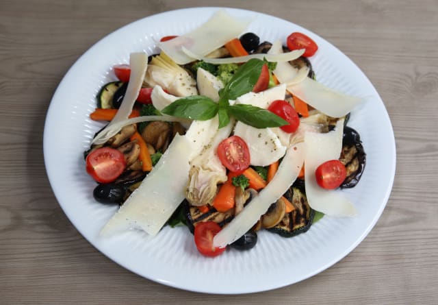 Piatto Di Verdure E Mozzarella - La Padellina