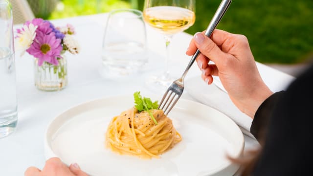 Spaghetti cacio e tre pepi - Zafferano Bistrot