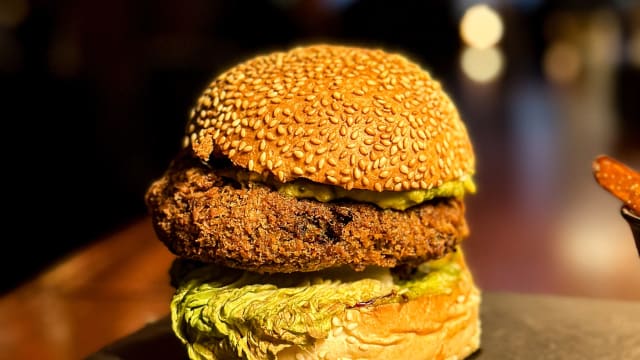 VEGAN JUNK BURGER  - Manhattan Café