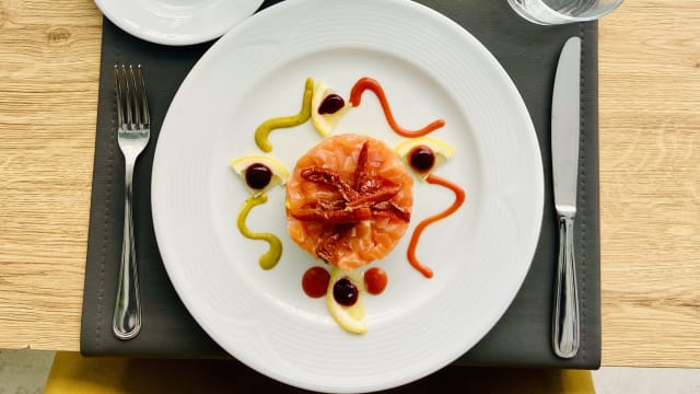 Salmon tartare ,dry tomatoes and avocado - Piano Terra, Rome