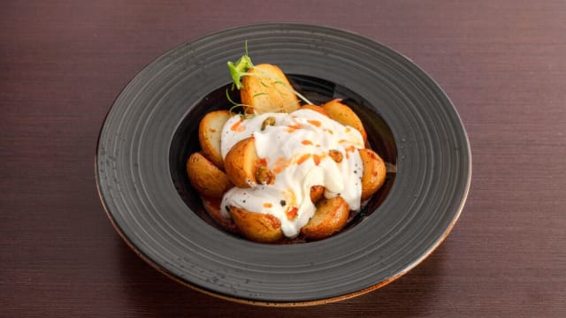 Patatas bravas con dos salsa  - Casa Pacoche