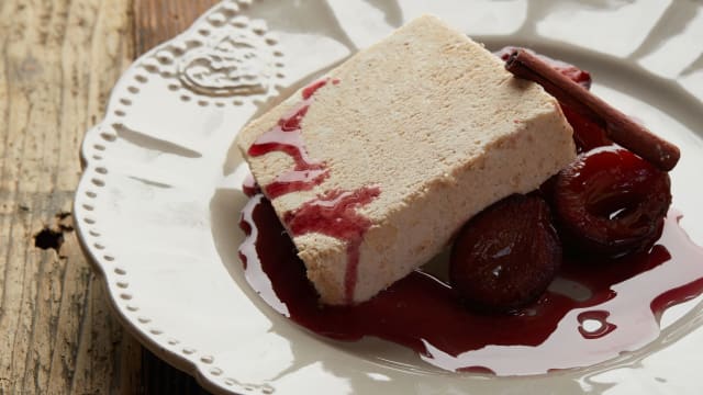 Glacé À La Cannelle & Sa Compotée De Quetsches - Meistermann