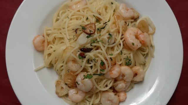 Spaghetti ajo y gambas - El Felino, Barcelona