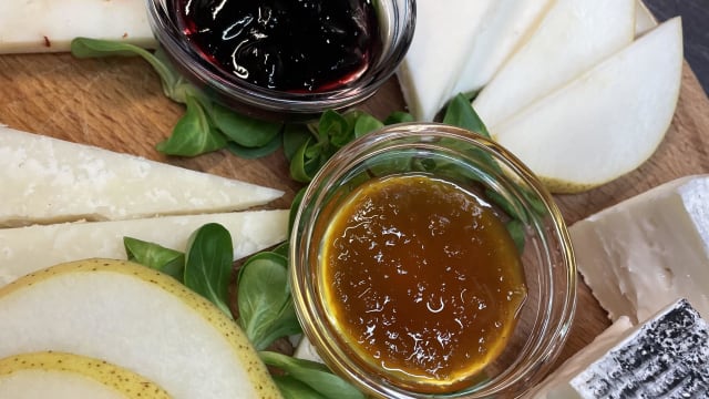 Pecorino Cheese platter with homemade jams - AgriRistoro Trequanda