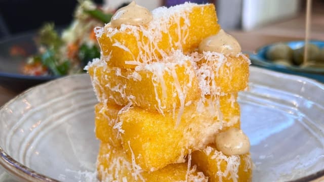 Chips de polenta - Bubbles and Brunch, Barcelona