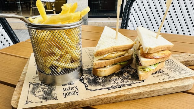 Classic club sandwich - Bubbles and Brunch, Barcelona