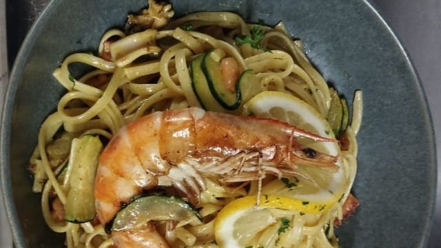 linguines aux fruits de mer, gambas - Jolis Mômes, Paris