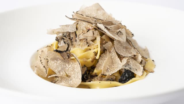 Fettuccine al tartufo scorzone locale - Ristorante Il Pomarancio di Elia e Lorenza 