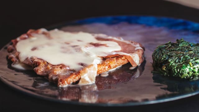 Cotoletta alla bolognese. - Camera con Vista Bistrot