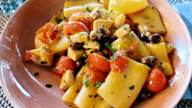 Paccheri freschi con dadini di pesce Spada, olive Taggiasche e pomodorini pachino - SoHo Home, Rome