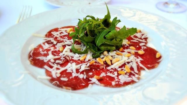 Bresaola con rucola e grana - Ristorante Sole e Mare, Camaiore