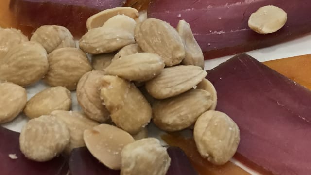 Mojama y hueva de mújol con almendras - Extremeño