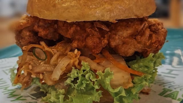 Kimchi fried chicken - Koya Smash Burger & Bol, L'Hospitalet de Llobregat