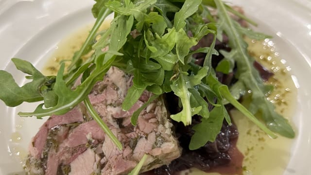 Le vrai jambon persillé de bourgogne, compote d'oignons doux au beaujolais - Café 108