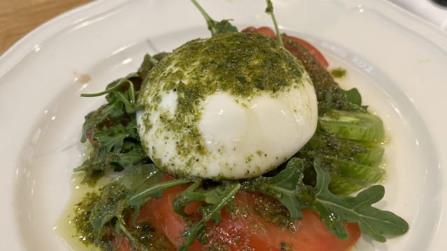 Les tomates de collection, buratta de campanie, sauce au truffes & vinaigre balsamique blanc - Café 108