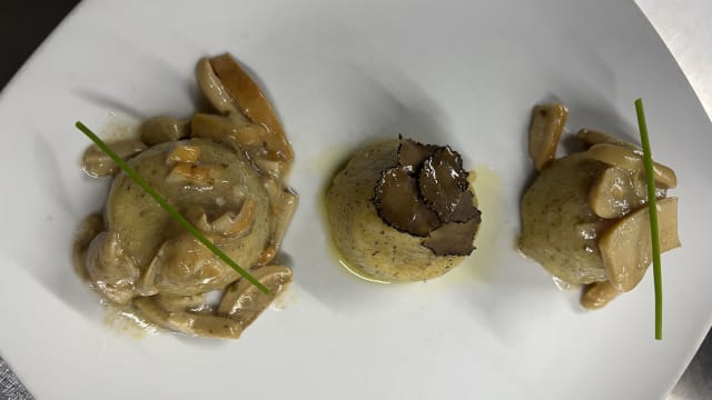 Polentine Al Tartufo, Crema Di Barzola E Burro Di Malga Con Funghi Porcini - Locanda Elisa