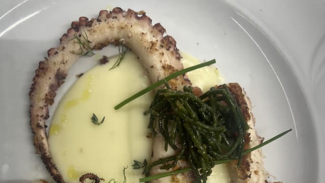 Polpo Rosticciato Con Crema Di Patate E Asparago Di Mare - Locanda Elisa