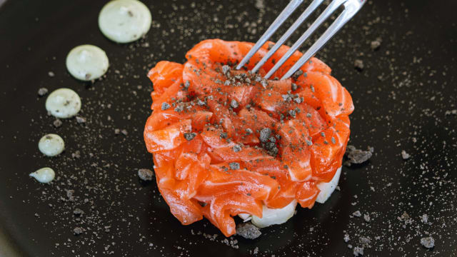 Tartare di salmone - Tito Schipa Apulian Fusion Sushi