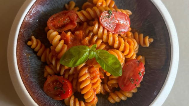 Fusilloni trafilati al bronzo “mancini” ai tre pomodori D.O.P.  - Ristorante La Boiola